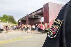 Полуголый мигрант ранил трёх полицейских в Баварии