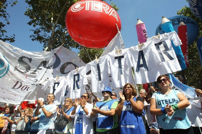 В Аргентине из-за забастовки отложили начало учебного года фото 3