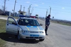 Украинские гаишники предложили подвезти водителя из РМ к банку, чтобы он снял деньги и дал им взятку