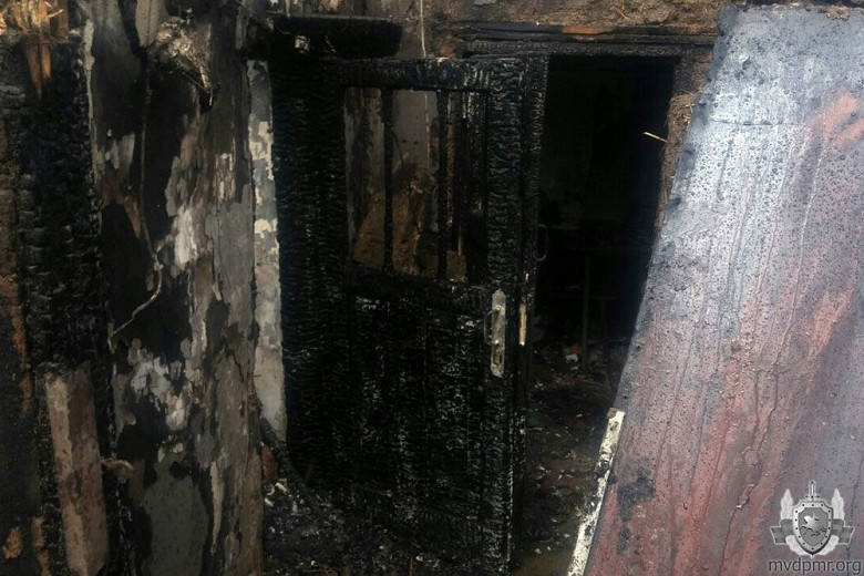 Неосторожность жителя Бендер при курении привела к пожару, дом сгорел почти полностью фото 2
