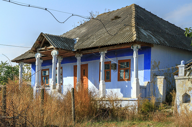 Молдавские села вымирают без людей...