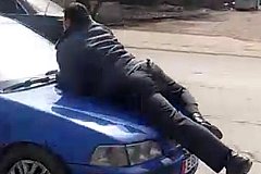 Пьяный водитель «зацепил» полицейского на капот…