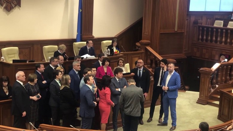 Депутаты от блока "ACUM" сорвали заседание Парламента