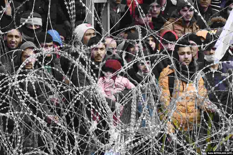 На границе с Грецией скопилось десятки тысяч беженцев из Сирии