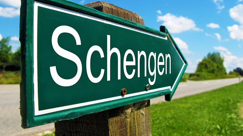 В будущем, при въезде в шенгенскую зону, могут потребовать справку об отсутствии коронавируса...