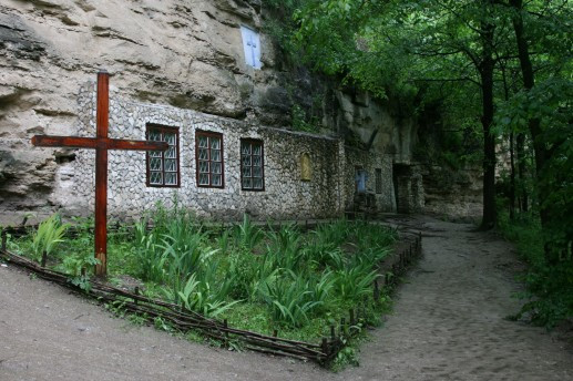 Свято-Троицкий скальный монастырь