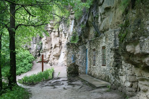 Тоже Свято-Троицкий скальный монастырь
