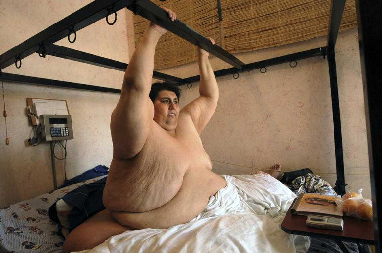 Мексиканец Мануэль Урибе, вес - 558 кг, умер в 48 лет