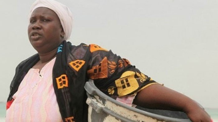 Обязательный лишний вес тела и чем больше, тем лучше, девочек с детства откармливают на специальных фермах. Мавритания.